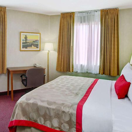 Ramada By Wyndham Hawthorne/Lax Hotel Kültér fotó