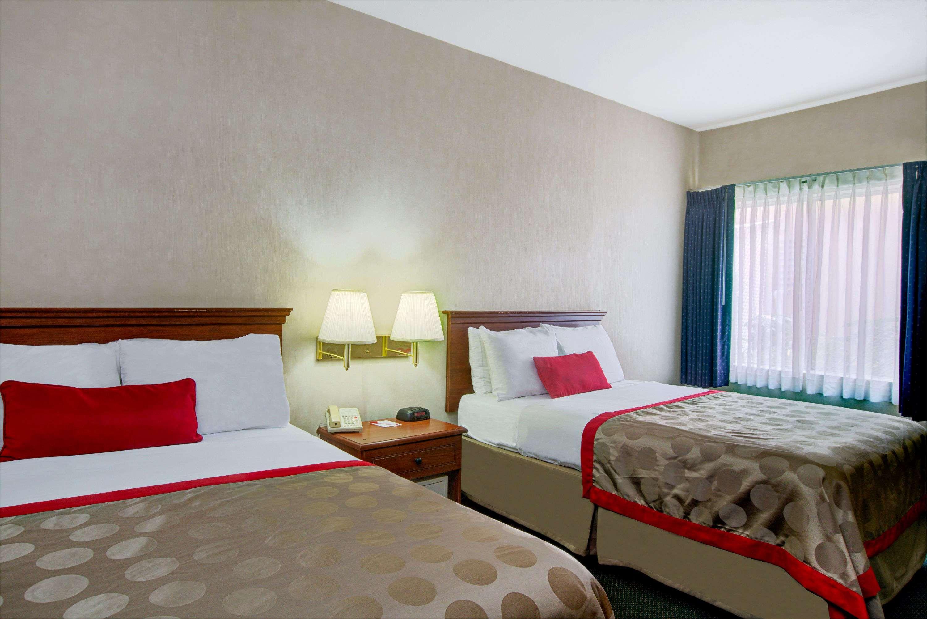 Ramada By Wyndham Hawthorne/Lax Hotel Kültér fotó