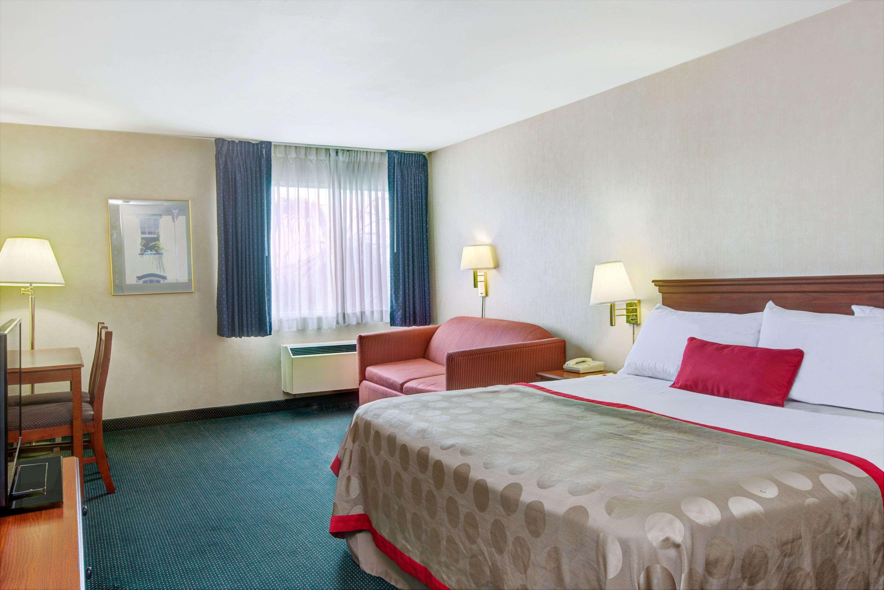Ramada By Wyndham Hawthorne/Lax Hotel Kültér fotó
