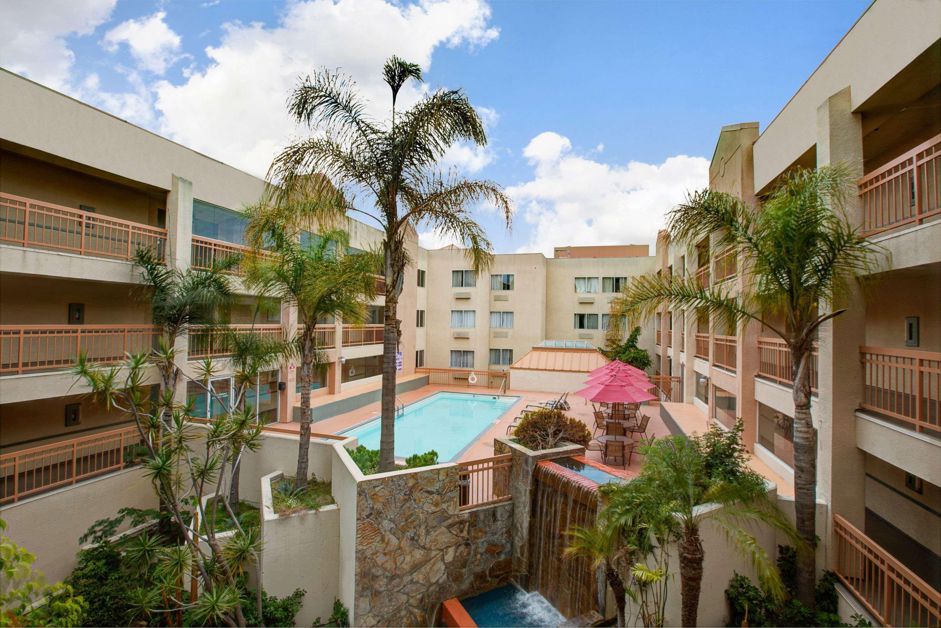 Ramada By Wyndham Hawthorne/Lax Hotel Kültér fotó