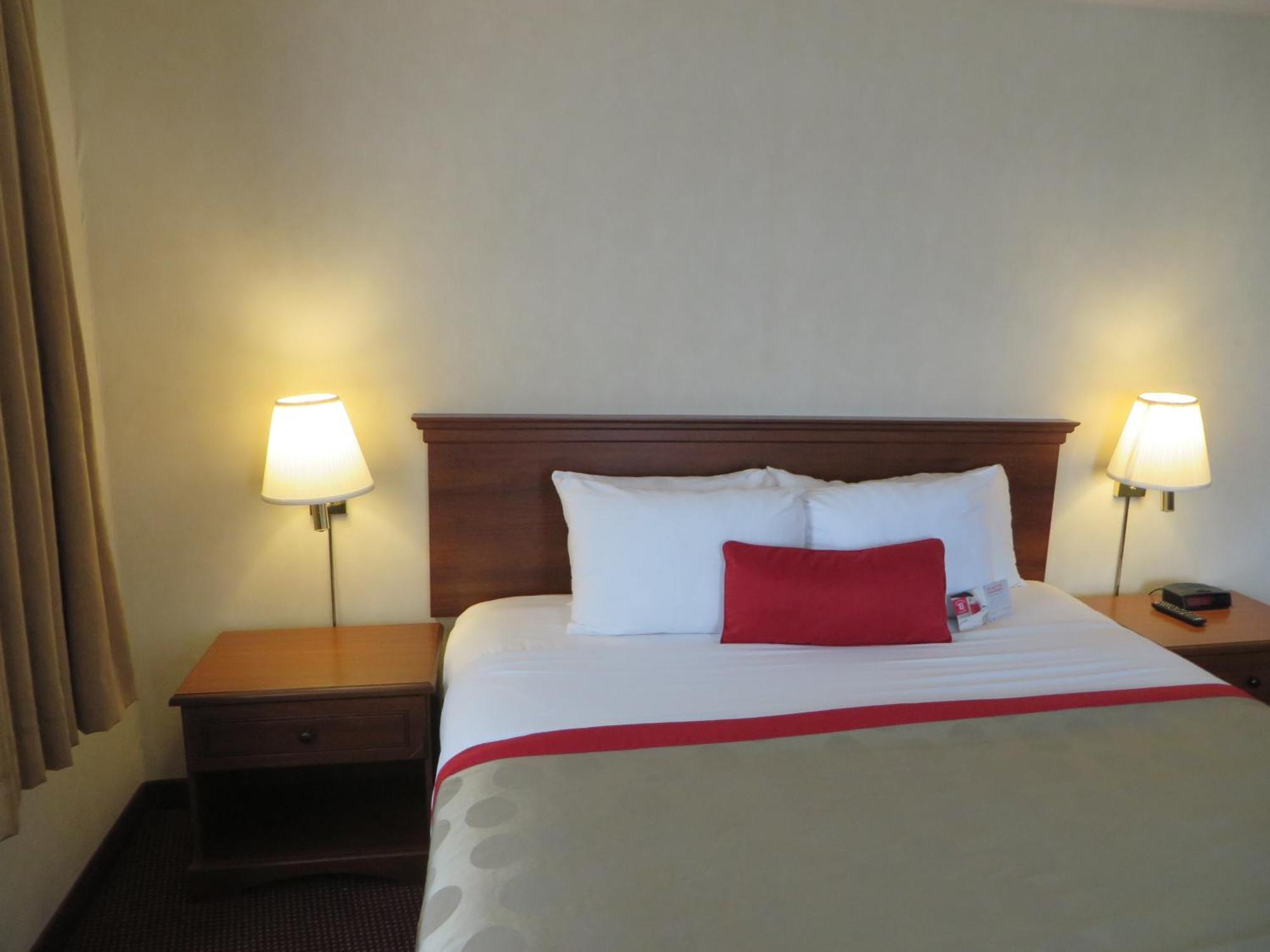 Ramada By Wyndham Hawthorne/Lax Hotel Szoba fotó