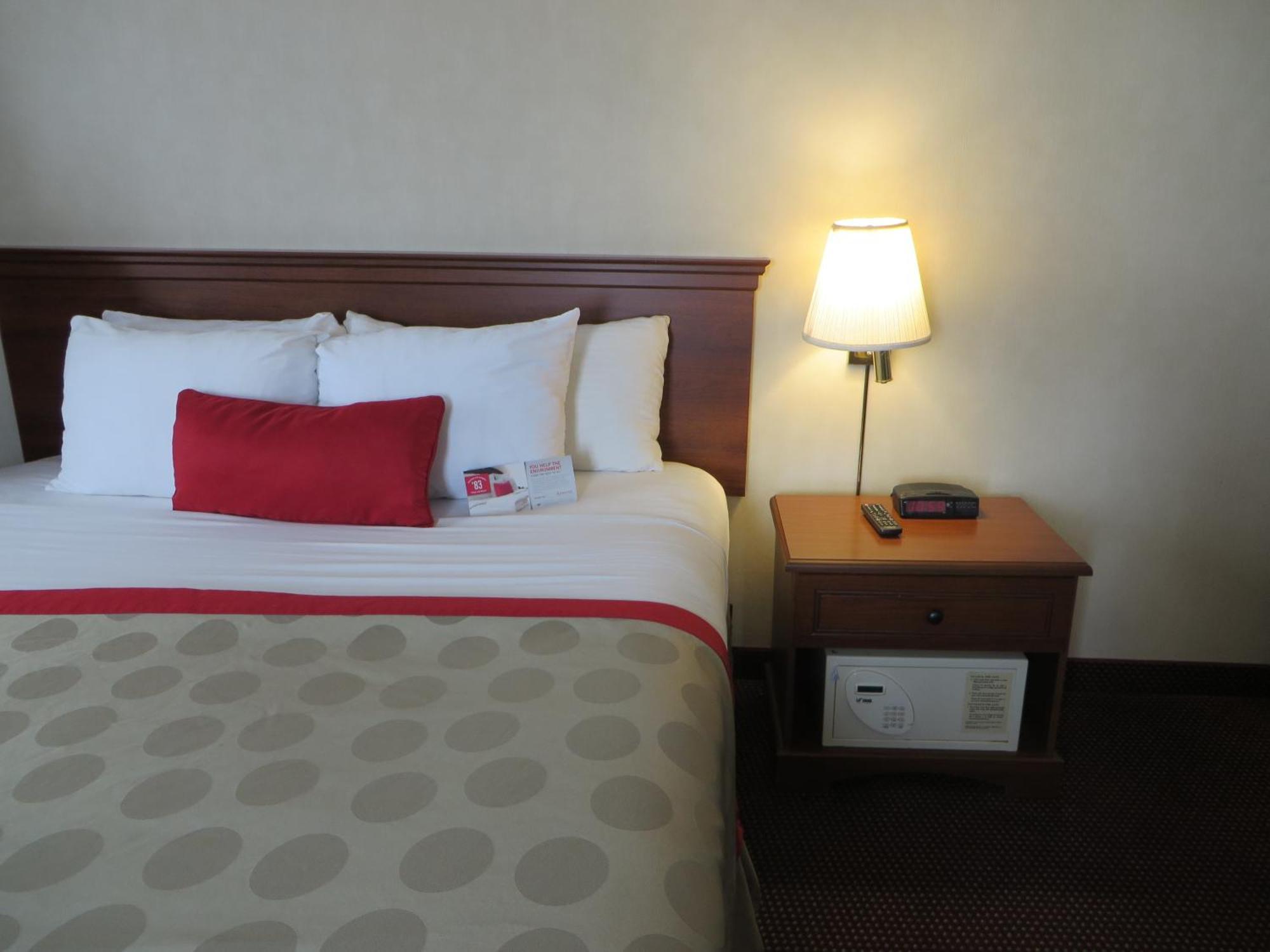 Ramada By Wyndham Hawthorne/Lax Hotel Szoba fotó