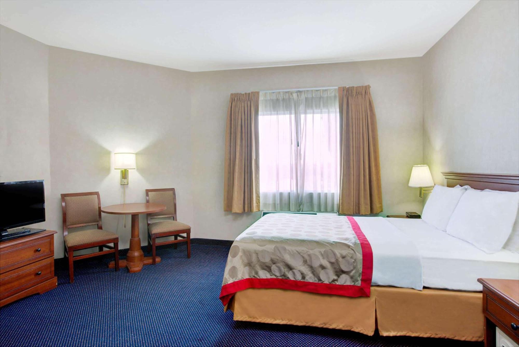 Ramada By Wyndham Hawthorne/Lax Hotel Kültér fotó