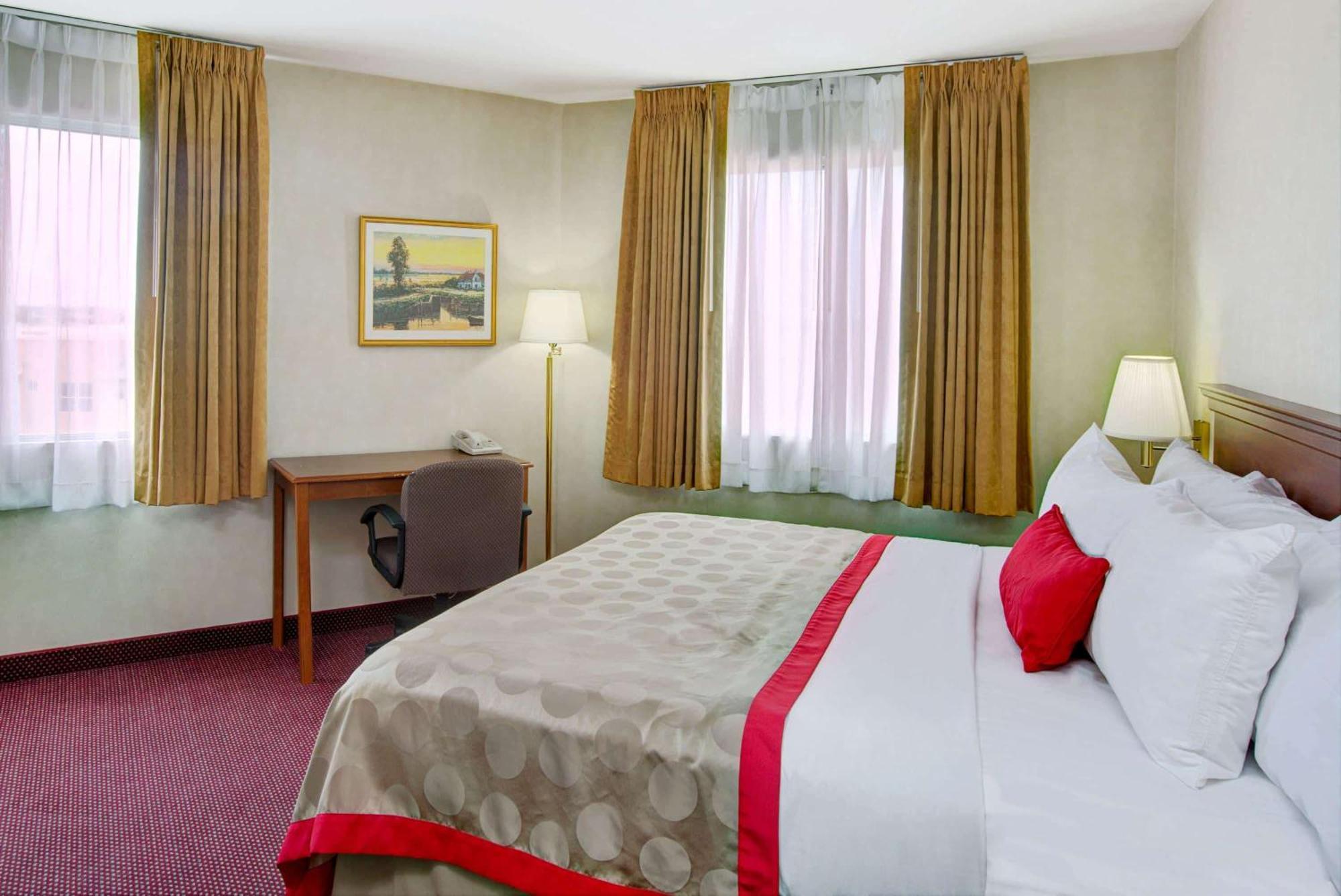 Ramada By Wyndham Hawthorne/Lax Hotel Kültér fotó